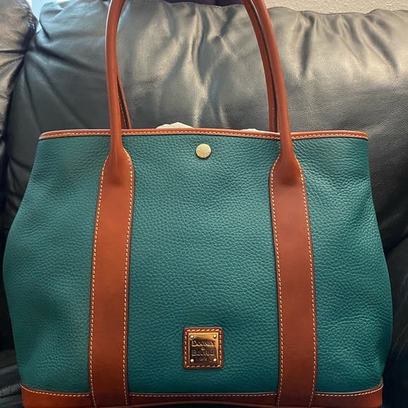 Dooney & Bourke - Picture 2 of 5